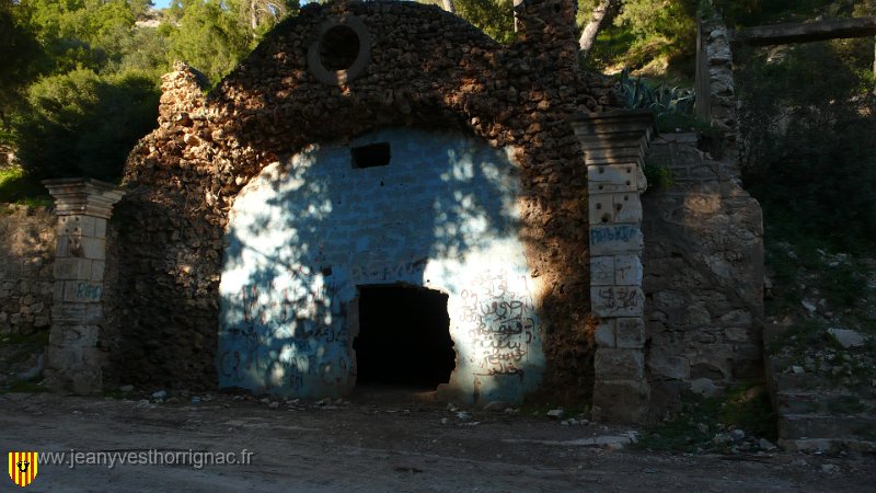 la grotte de Misserghin.JPG - La grotte et ses tags